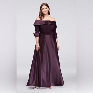 Eliza J off-the-shoulder 3/4-sleeve satin ball gown. Size 14W
